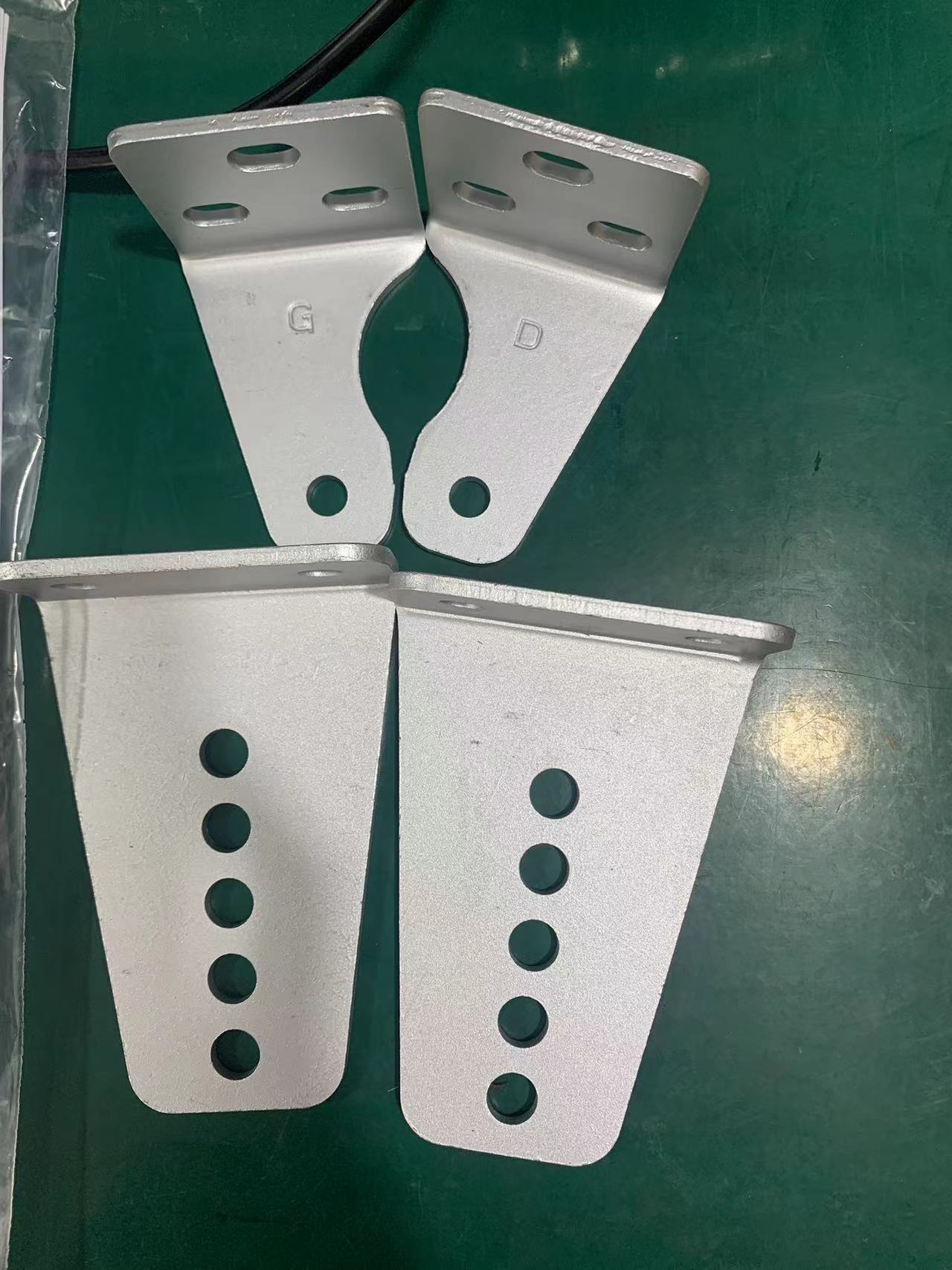 安装铁件