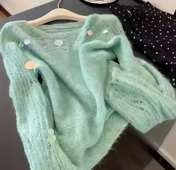 Women knitted cropped pants