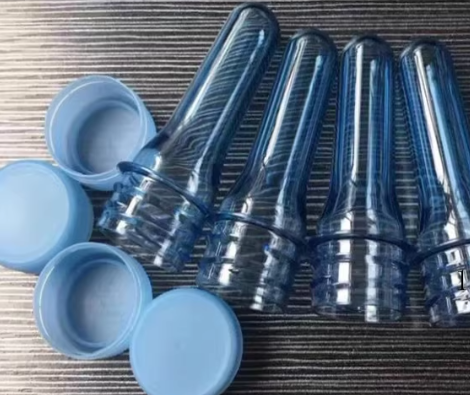 Plastic bottle preform