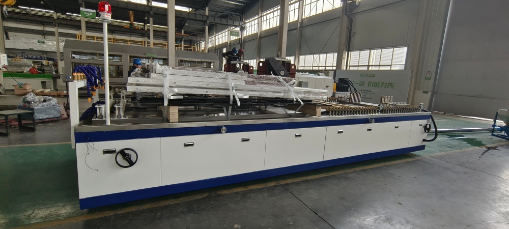 DL1075 中空波浪瓦生产线