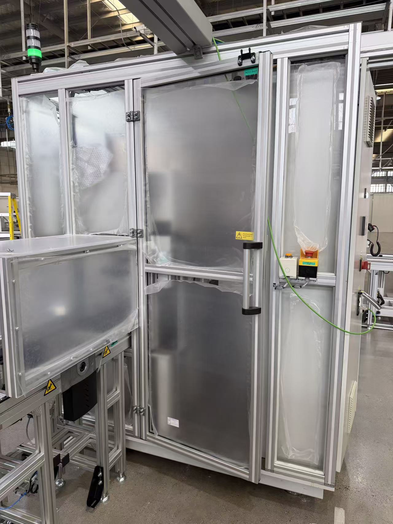 定子铁芯槽插纸站